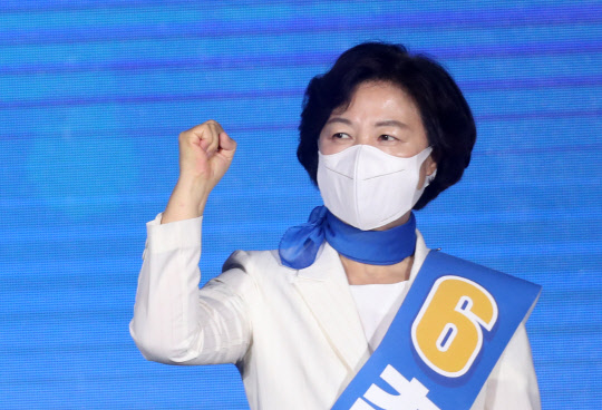 12일 강원 원주시 오크밸리리조트 컨벤션센터에서 열린 더불어민주당 강원권역 순회경선 합동연설회. 추미애 후보는 이날 윤 전 총장의 고발사주 의혹을 언급하면서 검찰개혁을 완수하겠다고 약속했다. 연합뉴스.